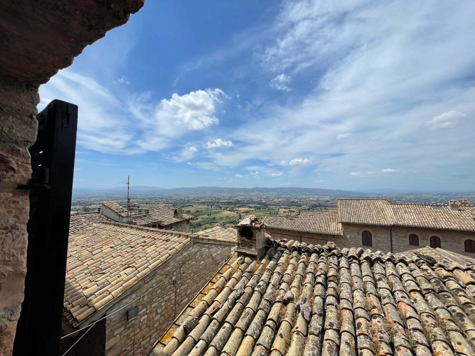 Happy House - Porta San Giacomo Apartment Assisi Luaran gambar