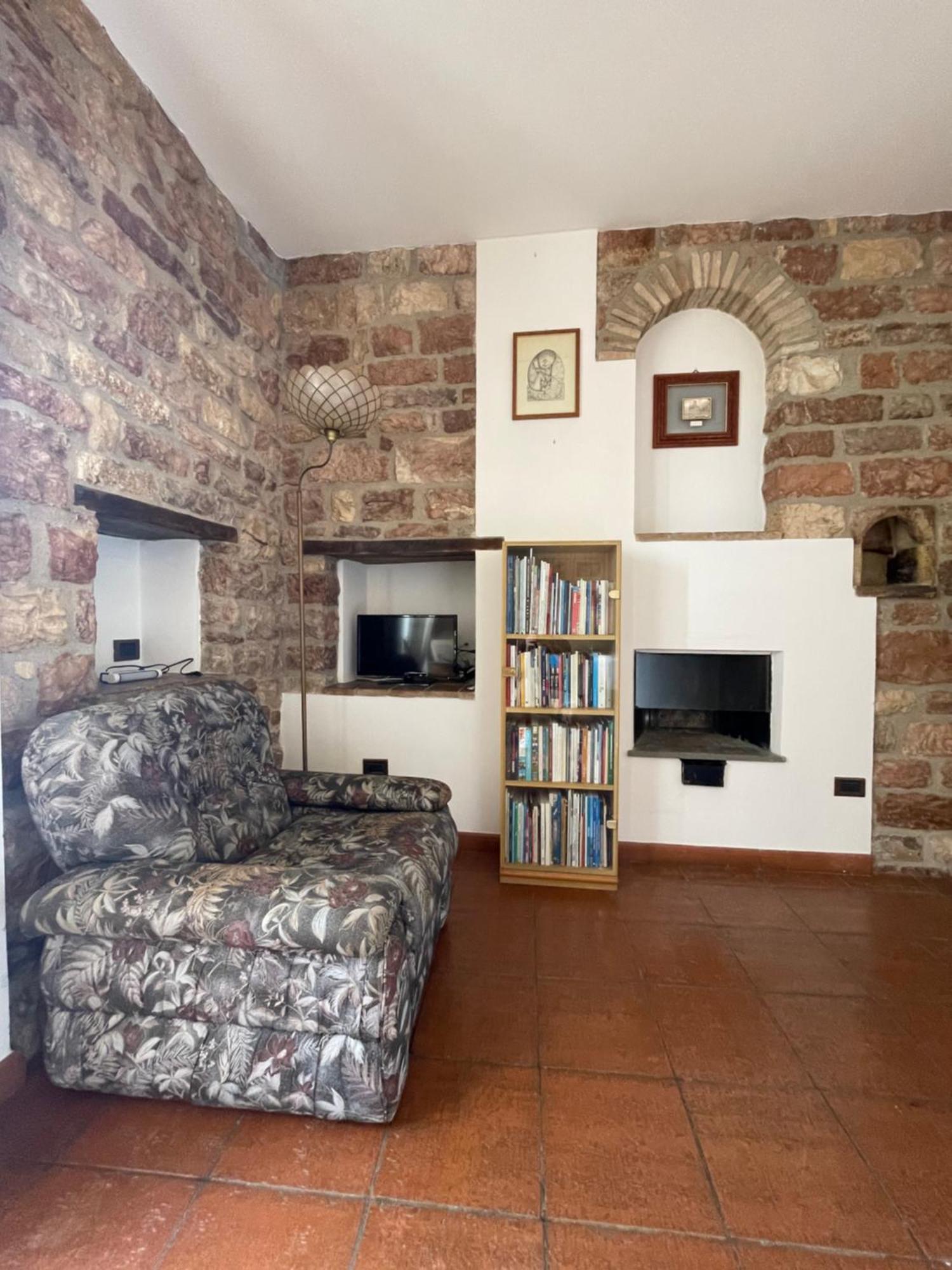 Happy House - Porta San Giacomo Apartment Assisi Luaran gambar