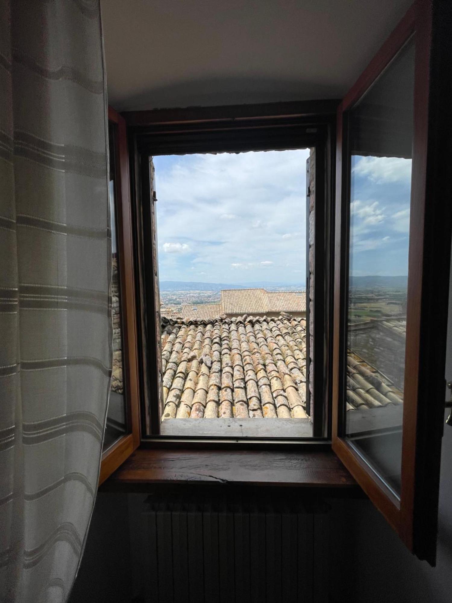 Happy House - Porta San Giacomo Apartment Assisi Luaran gambar